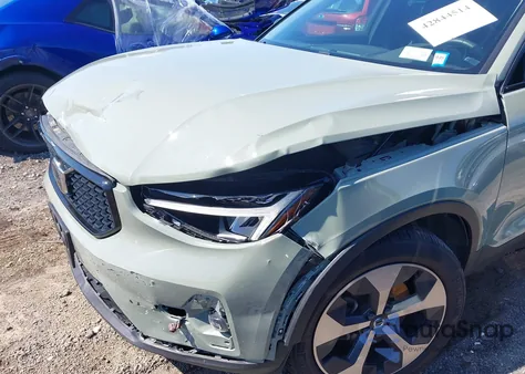 2023 Volvo Xc40 B5 Plus Dark Theme z USA, uszkodzony, nr VIN YV4L12UWXP2943450